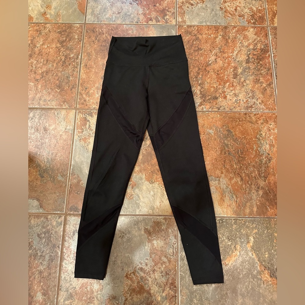 Women’s Aerie Black Leggings with mesh cutouts - size XS